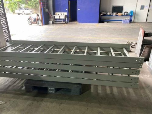 Thang máng cáp 300 x 100 x 1.2 mm sơn tĩnh điện ghi sáng