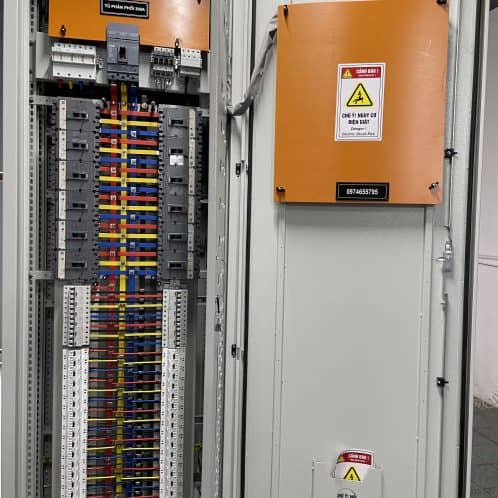 tủ điện phân phối 3 pha 300A thiết bị chính Schneider và siemens mặt trong thiết bị kích thước H2200 x W800 x S600