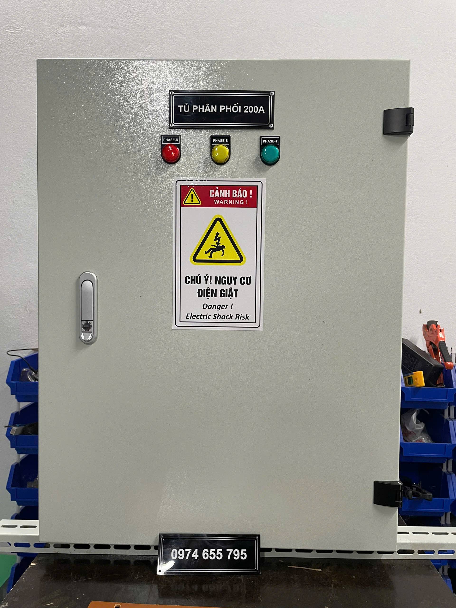 tu phan phoi 600x 800 200A 3 pha LS canh ngoai