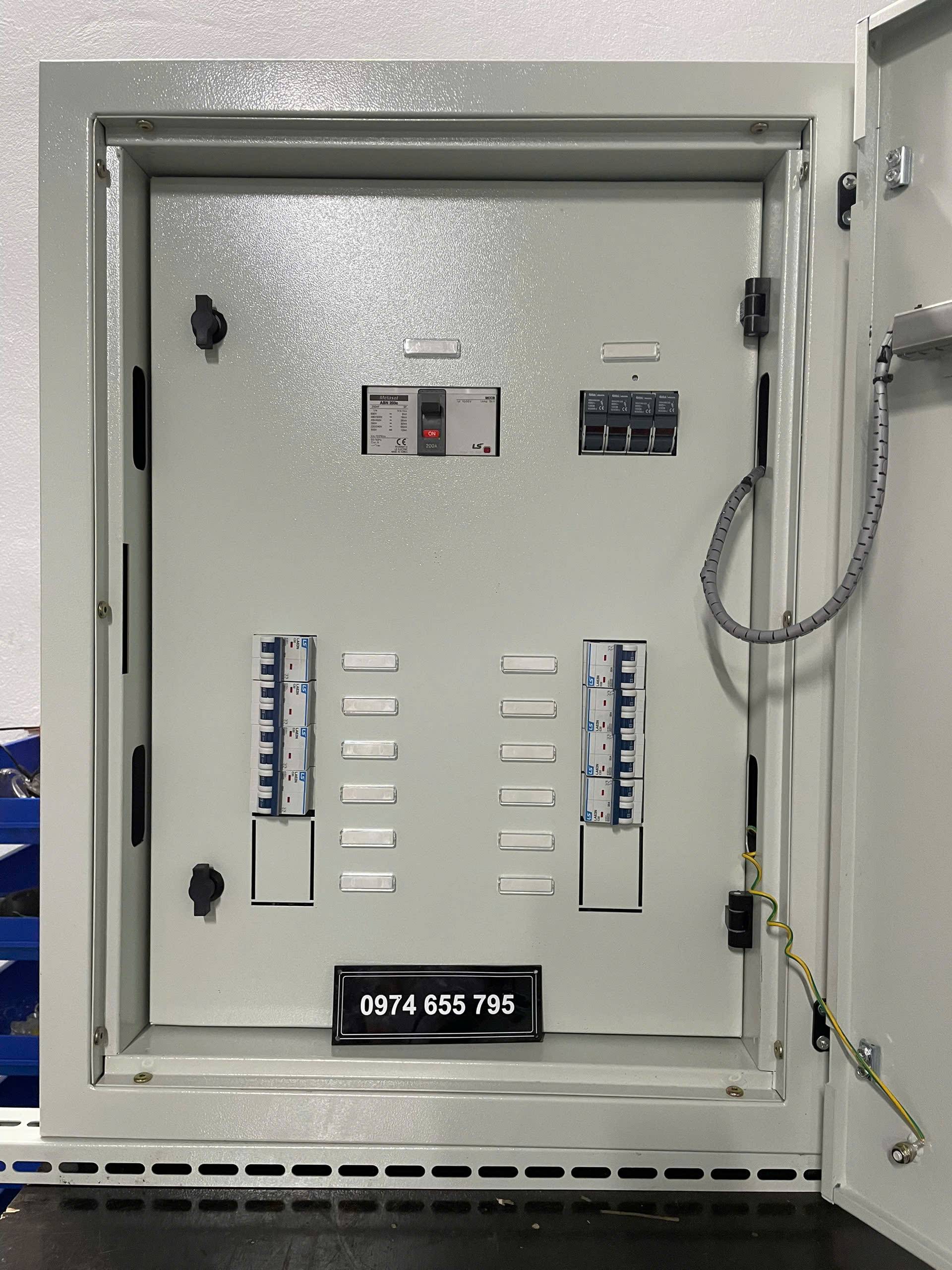 Tủ phân phối 600x800 2 lớp cánh 200A 3 pha LS canh trong