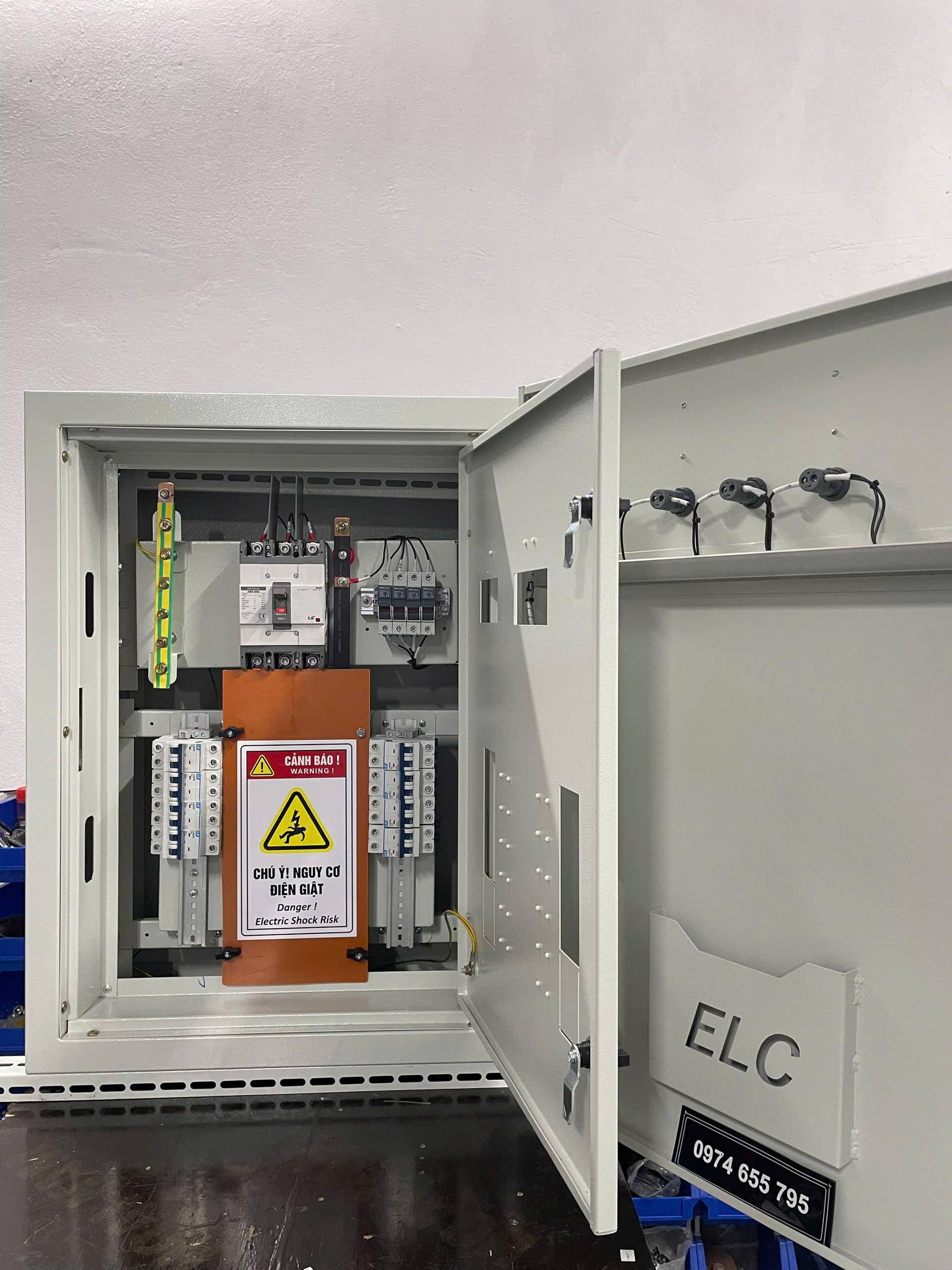 Tủ phân phối 600x800 2 lớp cánh 200A 3 pha LS mặt thiết bị