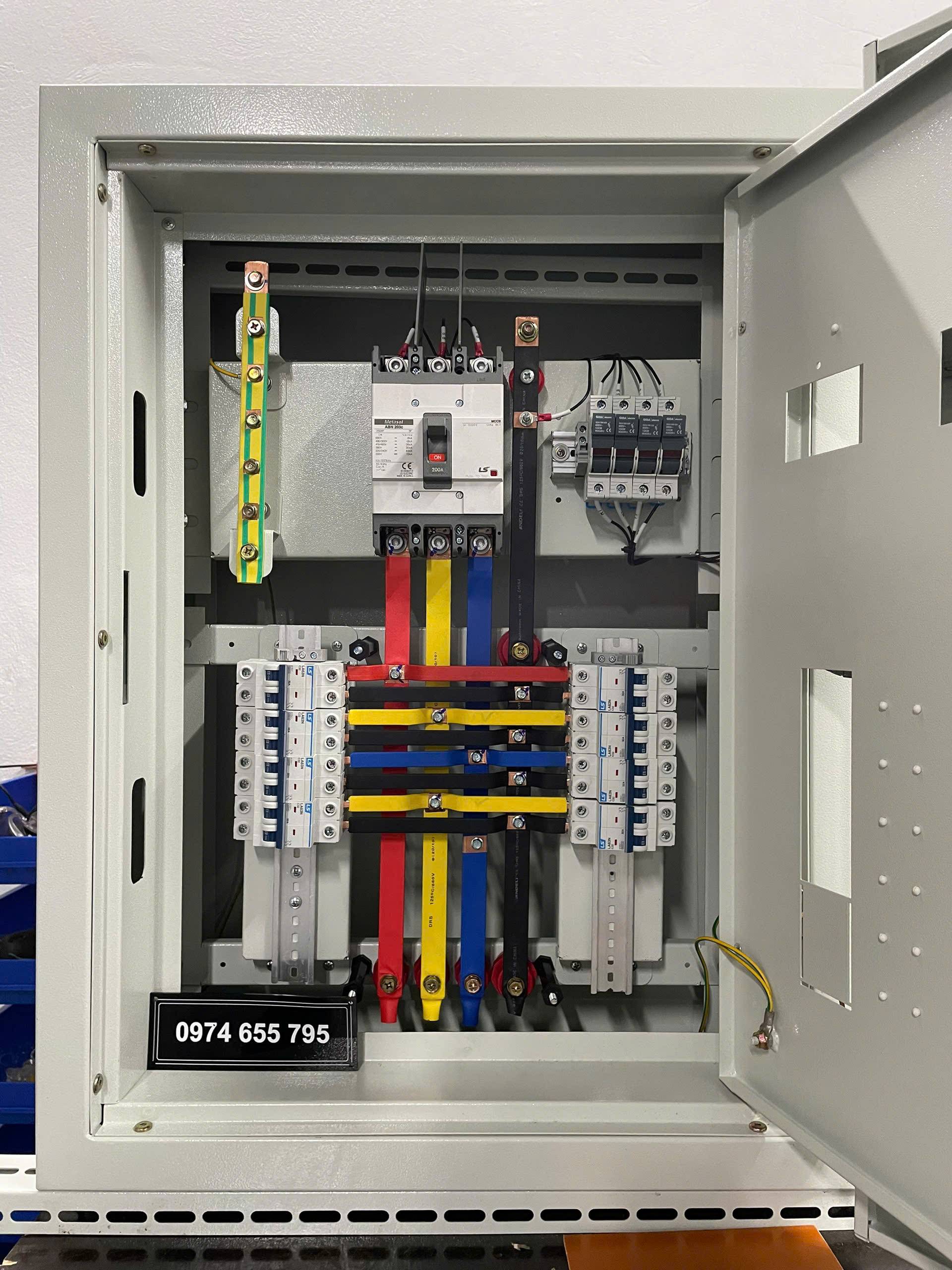 Tủ phân phối 600x800 2 lớp cánh 200A 3 pha LS mặt thanh cái Tủ phân phối 600x800 2 lớp cánh 200A 3 pha LS mặt thanh cái