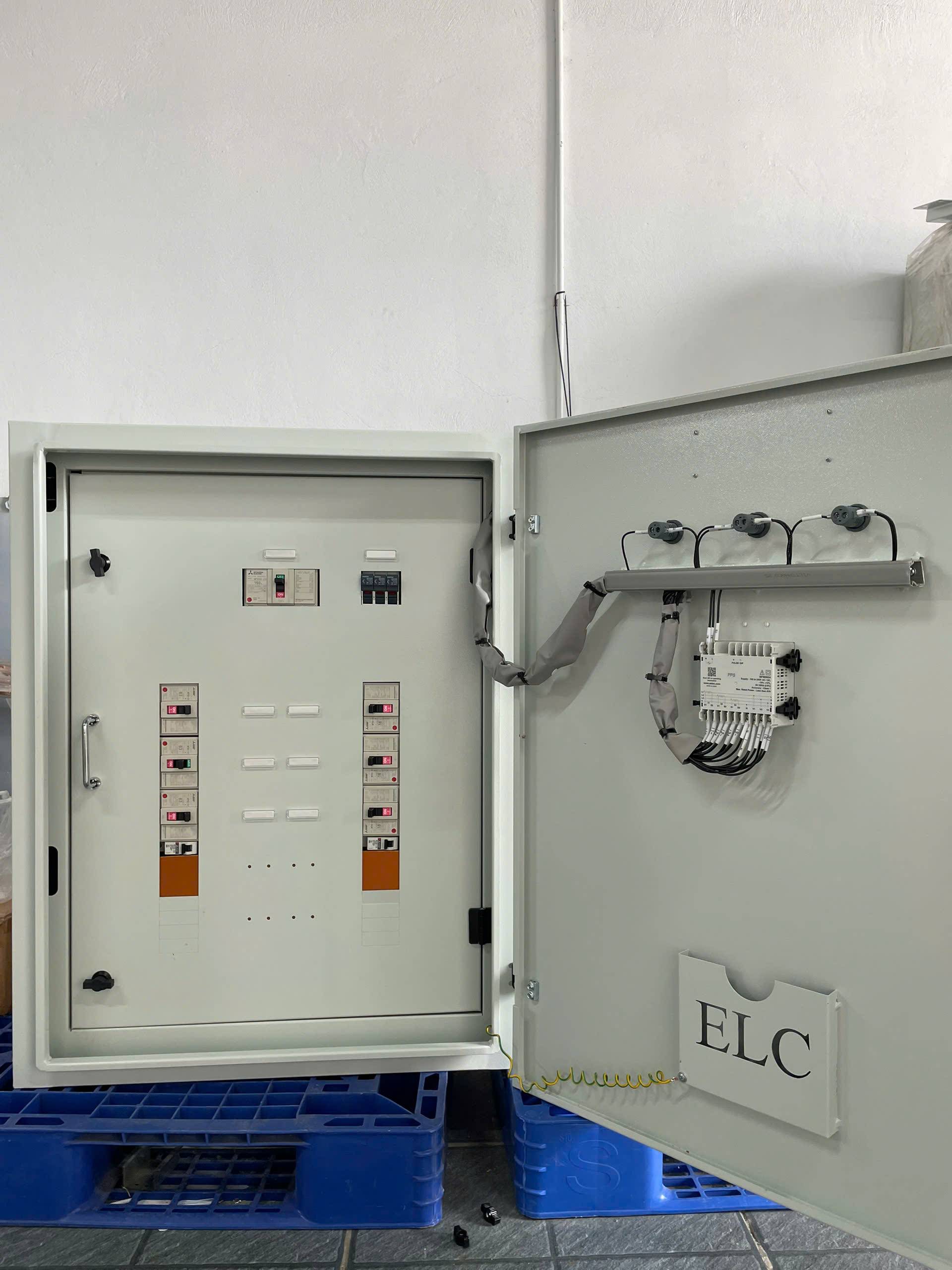 vỏ tủ điện 1100x700 2 lớp cánh sơn tĩnh điện