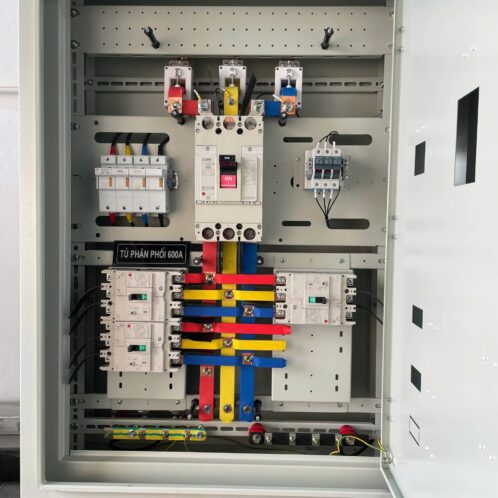 Tủ phân phối 3 pha 600 A thiết bị mitsubishi thanh cái chính 30 x 10 mm ,thanh cái nhánh 20 x 5 mm bọc cách điện màu đỏ vàng xanh