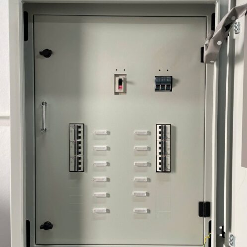 tủ điện phân phối 150A 3 pha 2 lớp cánh có cb dự phòng son tĩnh điện kích thước H900xW700xD300 mm x1.5mm