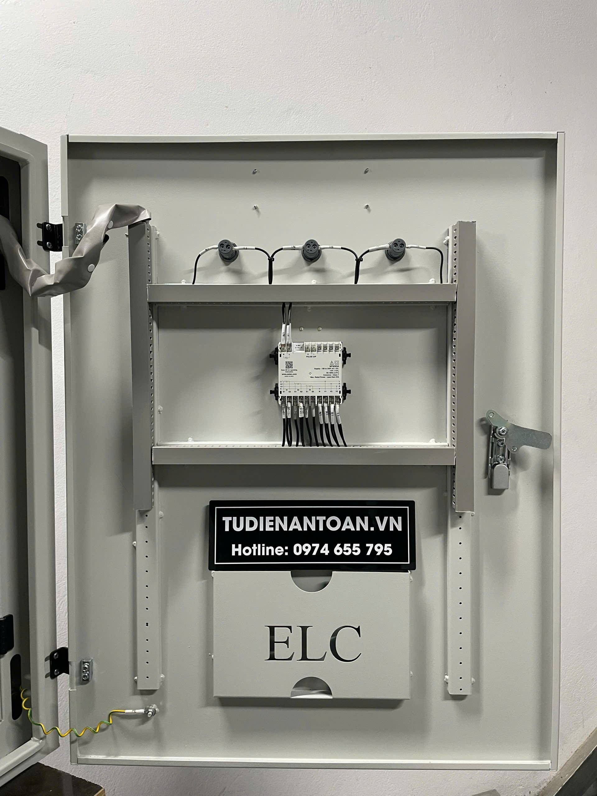 tủ điện phân phối 150A 3 pha mặt trong canh ngoài