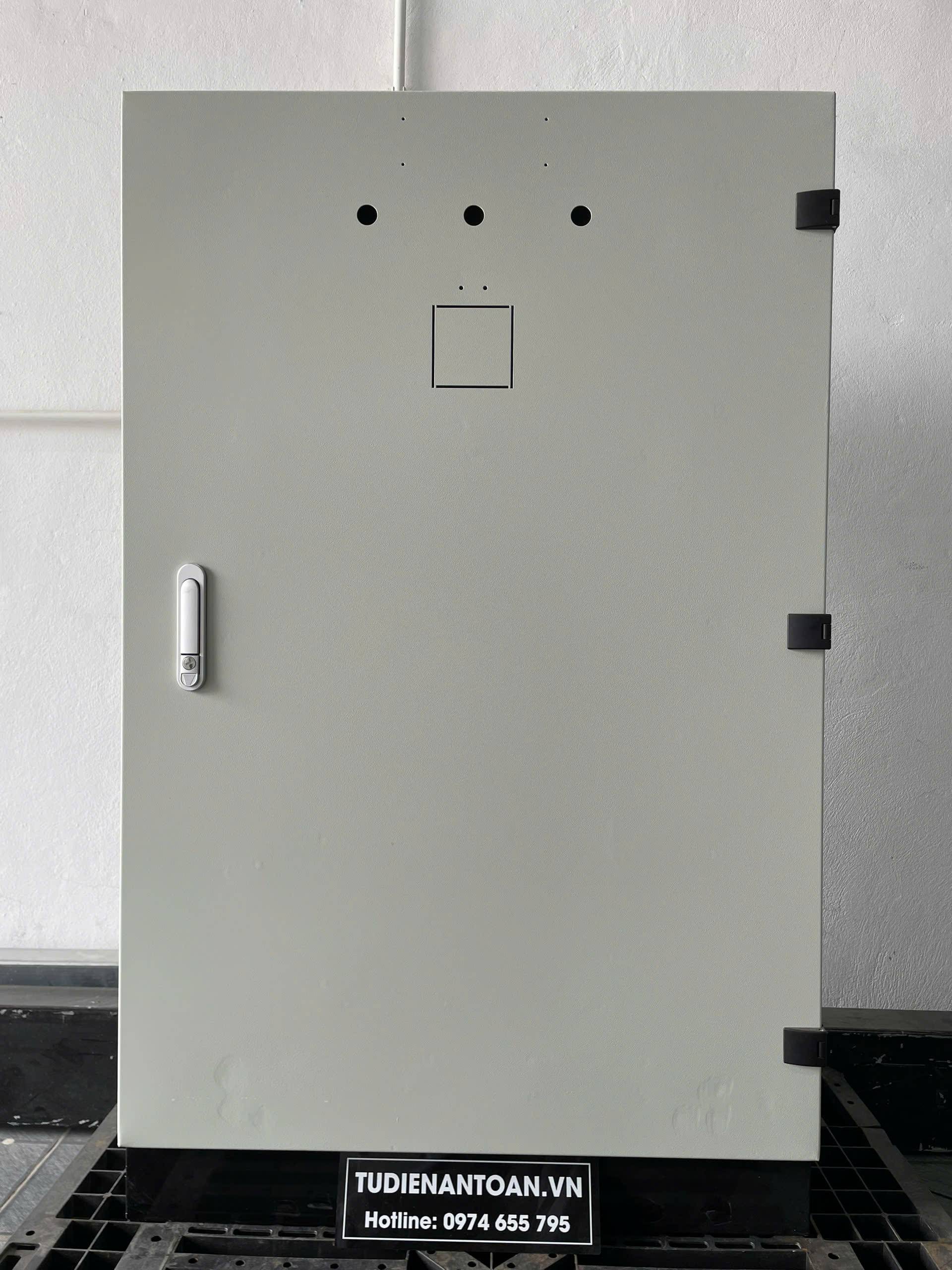 Vỏ tủ điện 1300 x 800 x 400 mặt cánh ngoài sơn tĩnh điện có lỗ đồng hồ đa năng 96 x96