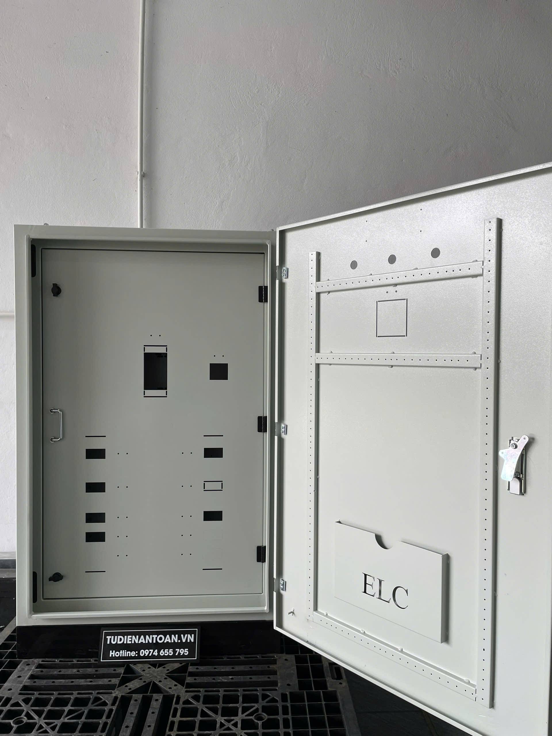 Vỏ tủ điện 1300 x 800 x 400 mặt trong cánh ngoài sơn tĩnh điện có lỗ đồng hồ đa năng 96 x96 sơn tĩnh điện 2 lớp cánh
