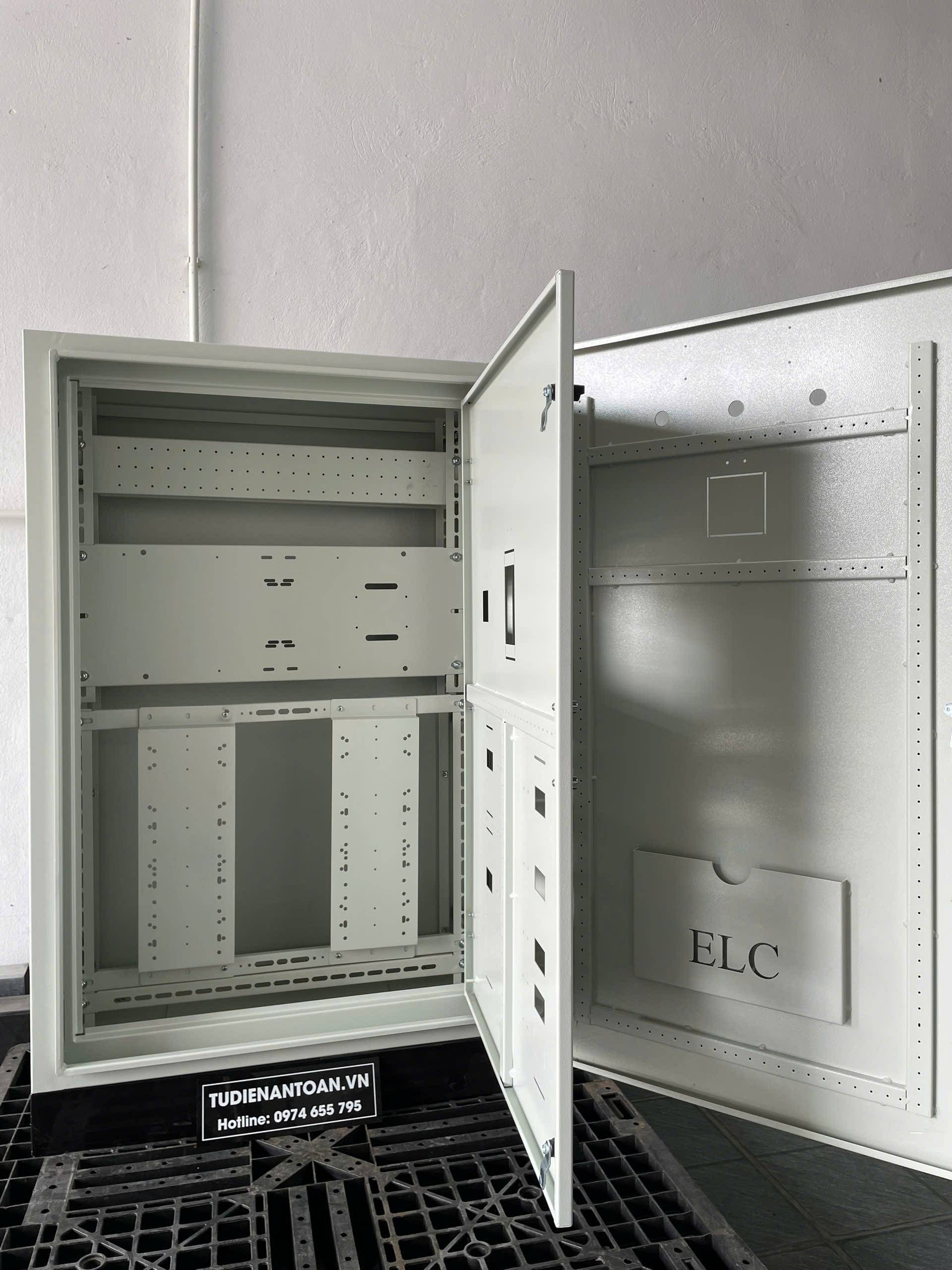 Vỏ tủ điện 1300 x 800 x 400 thanh gá thiết bị bên trong sơn tĩnh điện có vị trí lắp cb dự phòng